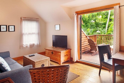 Island City House - image 4