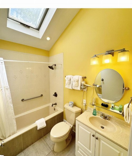 Westwinds Inn - image 11