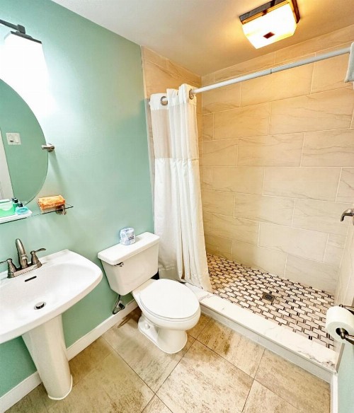 Westwinds Inn - image 3
