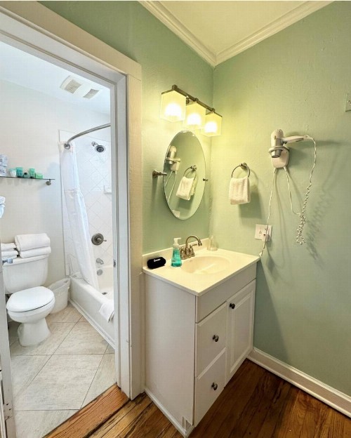 Westwinds Inn - image 8