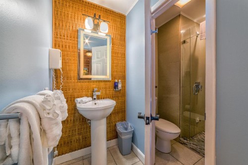 Seascape Tropical Inn - image 11