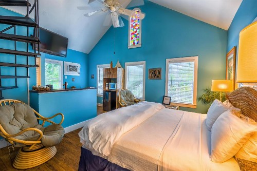 Seascape Tropical Inn - image 19