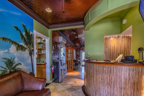 Seascape Tropical Inn - image 33