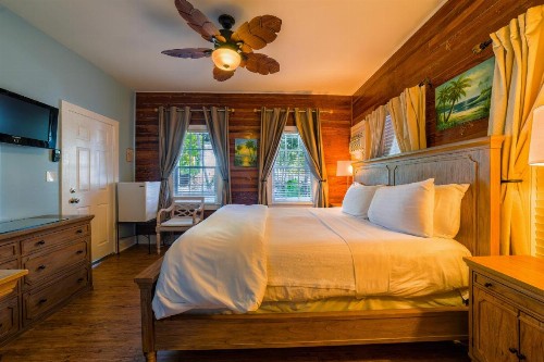 Seascape Tropical Inn - image 7