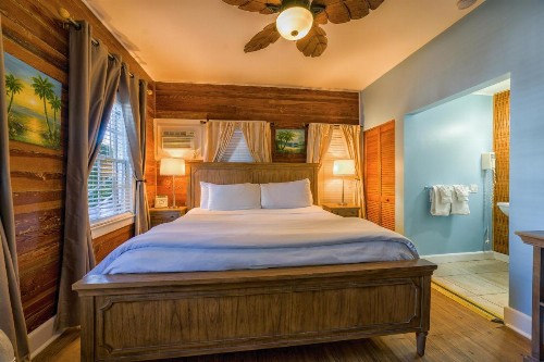 Seascape Tropical Inn - image 8