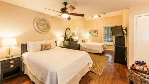 Old Town Manor - image 14