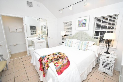 Simonton Court Historic Inn & Cottages - image 28
