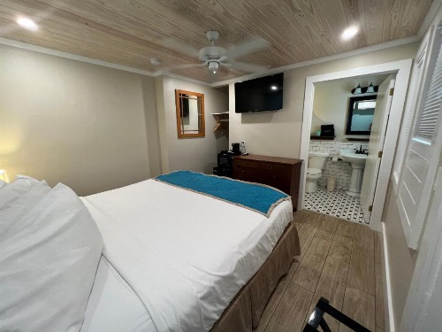Seashell Motel and International Hostel - image 16