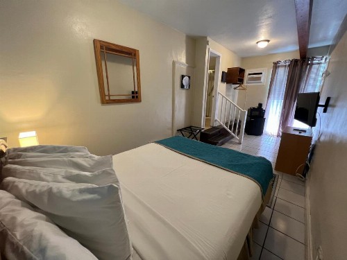 Seashell Motel and International Hostel - image 19