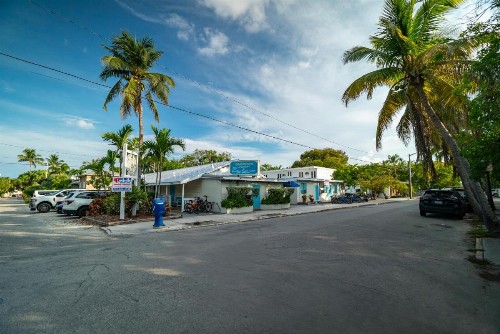 Seashell Motel and International Hostel - image 3