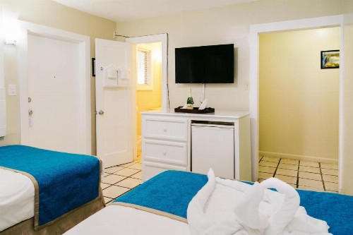 Seashell Motel and International Hostel - image 6