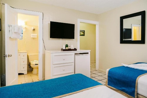 Seashell Motel and International Hostel - image 9