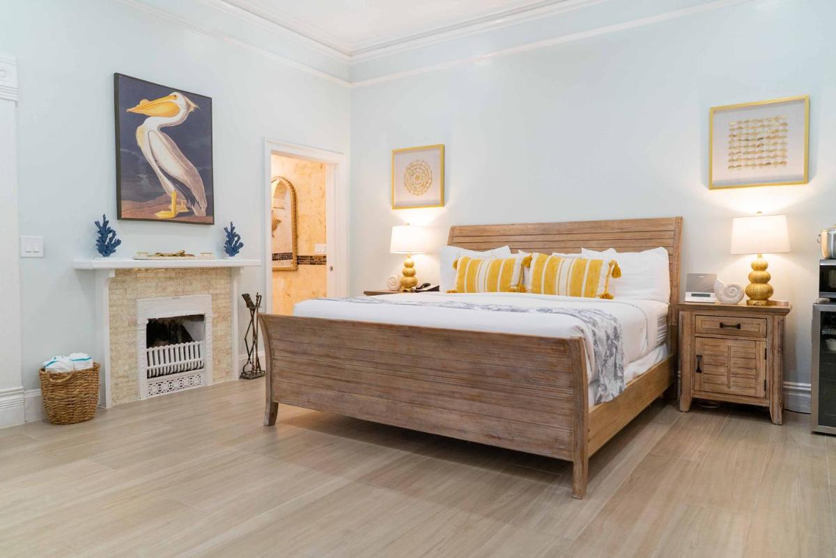 Southernmost Point Guest House - image 3