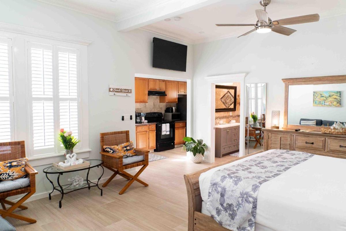 Southernmost Point Guest House - image 5