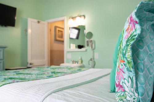 Caribbean House No Resort Fees - image 19