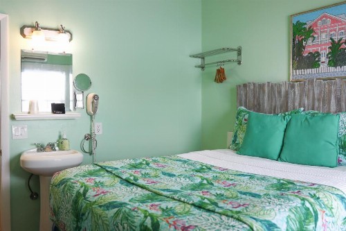Caribbean House No Resort Fees - image 28