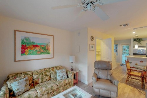 Bright Key West Beauty - image 11