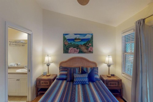 Bright Key West Beauty - image 12