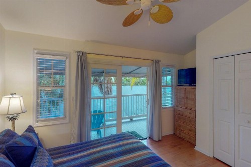 Bright Key West Beauty - image 8