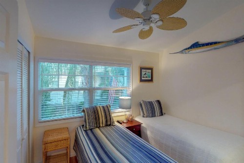 Bright Key West Beauty - image 9