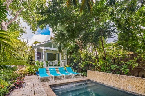 Bahama House - image 11
