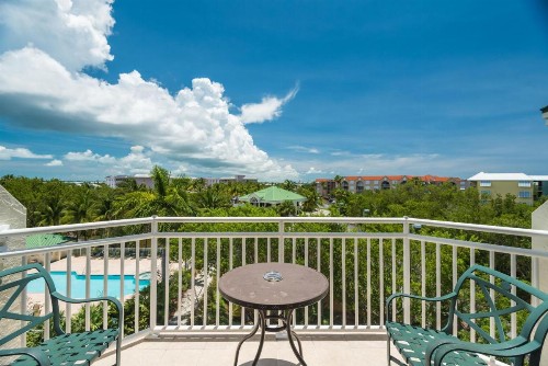 Sunrise Suites Tierra Bomba Suite #403