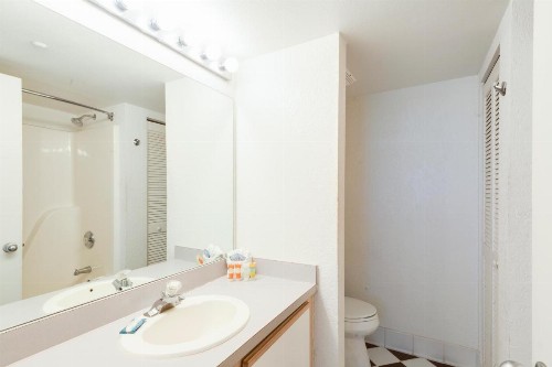 Sunrise Suites Tierra Bomba Suite #403 - image 10