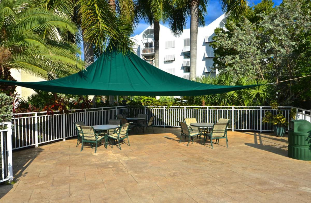 Sunrise Suites Big Kahuna Suite #202 - image 6