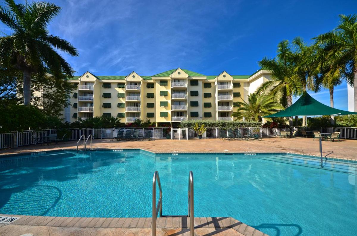 Sunrise Suites Big Kahuna Suite #202 - image 7