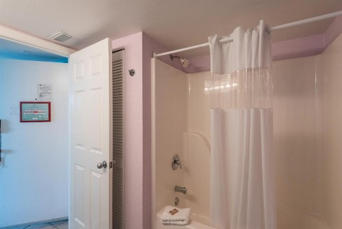 Sunrise Suites Grand Bahama Suite #106 - image 9
