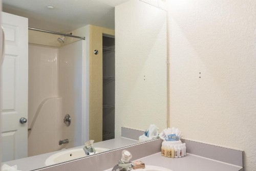 Sunrise Suites Panama Suite #310 - image 6