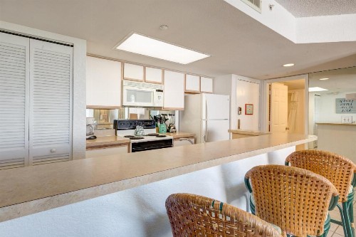 Sunrise Suites Cristobal Suite #411 - image 4