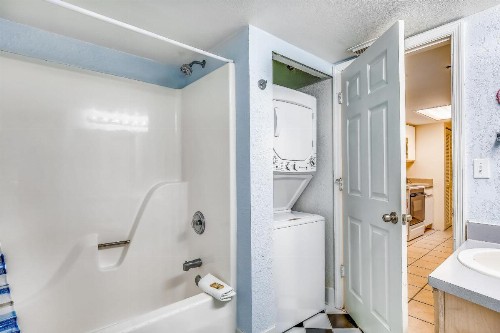 Sunrise Suites - Sea Breeze Suite 101 - image 11