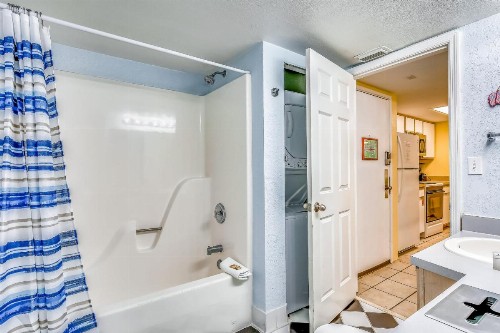 Sunrise Suites - Sea Breeze Suite 101 - image 12