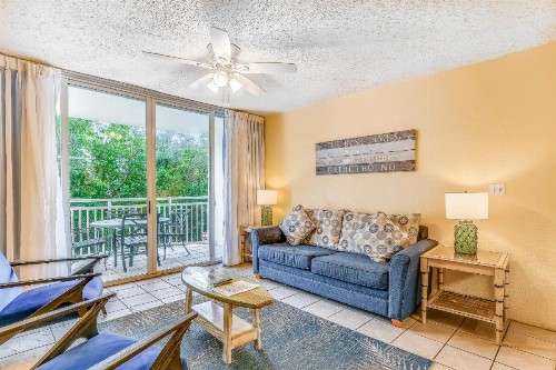 Sunrise Suites - Sea Breeze Suite 101 - image 3