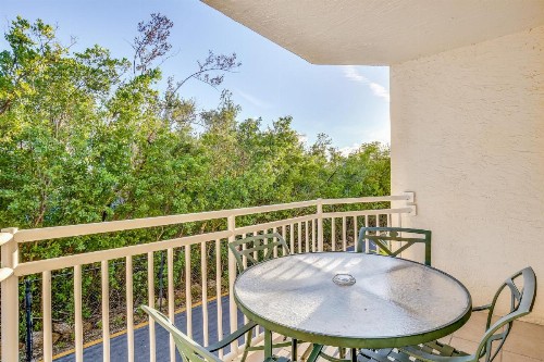 Sunrise Suites - Sea Breeze Suite 101 - image 6