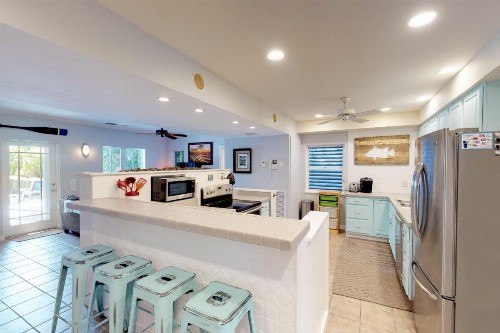 Barefoot Bungalow - image 6