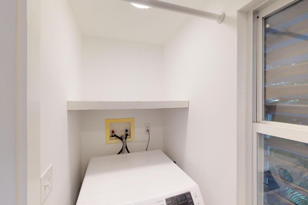 Barefoot Bungalow - image 7