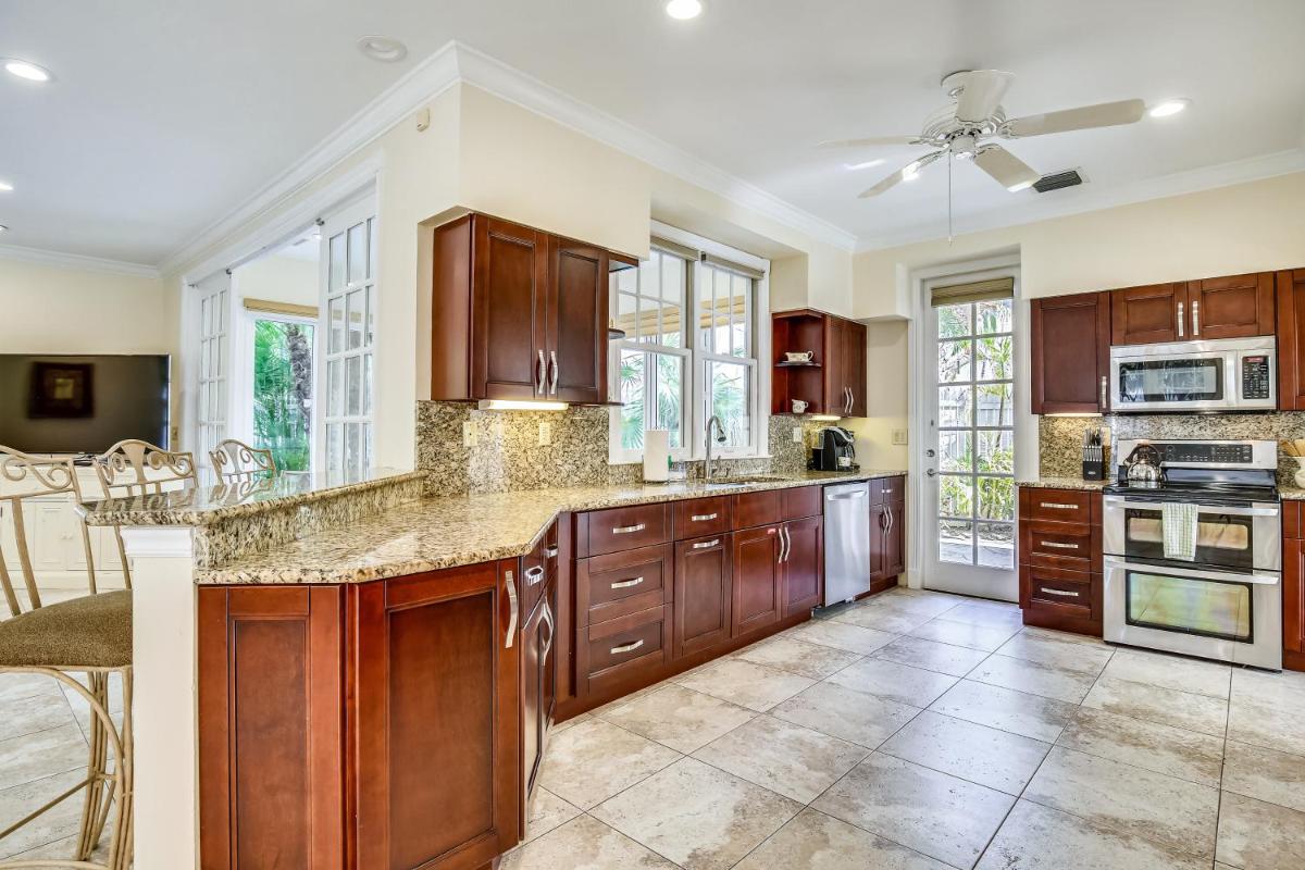 The Southernmost Comfort House - image 7