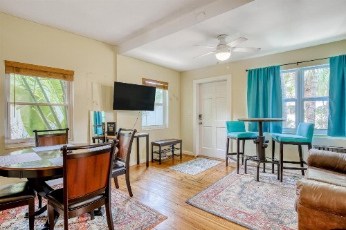 Grinnell Street Getaway - image 1