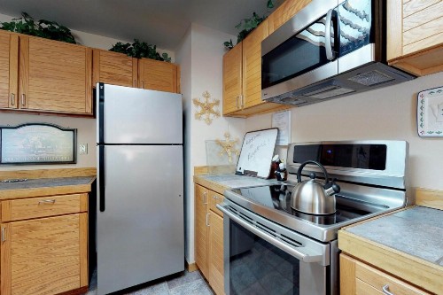 Liftside Condominiums 20 - image 10