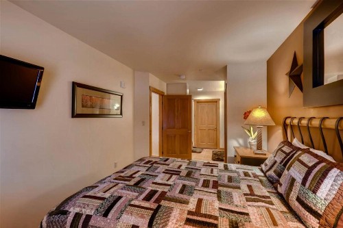 River Run Village 2 Bedroom Condo at Expedition Station walk to lift - image 8