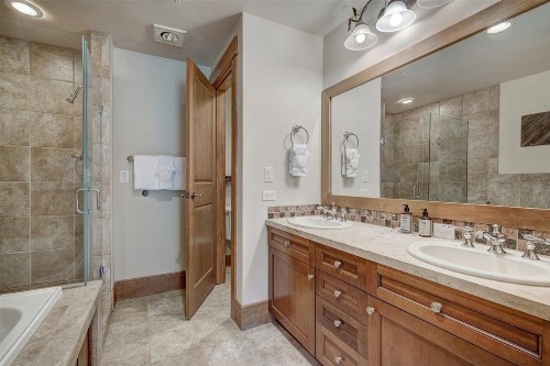 River Run Village 3 Bed Condo at Lone Eagle Lodge Ski-in Ski-out - image 13