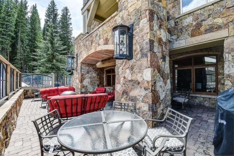 River Run Village 4 Bed Condo at Lone Eagle Lodge Ski-in Ski-out - main image