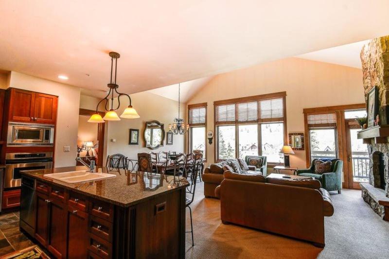 River Run Village 4 Bed Condo at Lone Eagle Lodge Ski-in Ski-out - image 3