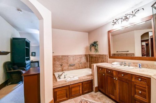 River Run Village 4 Bed Condo at Lone Eagle Lodge Ski-in Ski-out - image 9