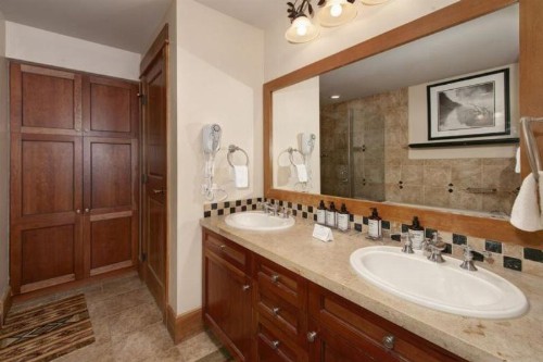 River Run Village 2 Bed Condo at Lone Eagle Lodge Ski-in Ski-out - image 15