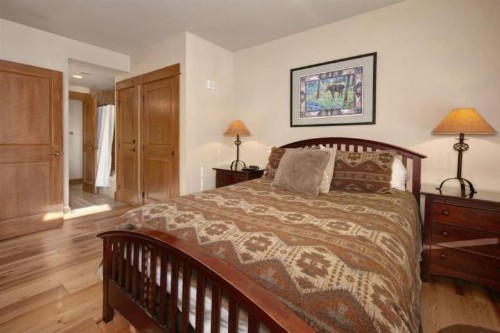 River Run Village 2 Bed Condo at Lone Eagle Lodge Ski-in Ski-out - image 17
