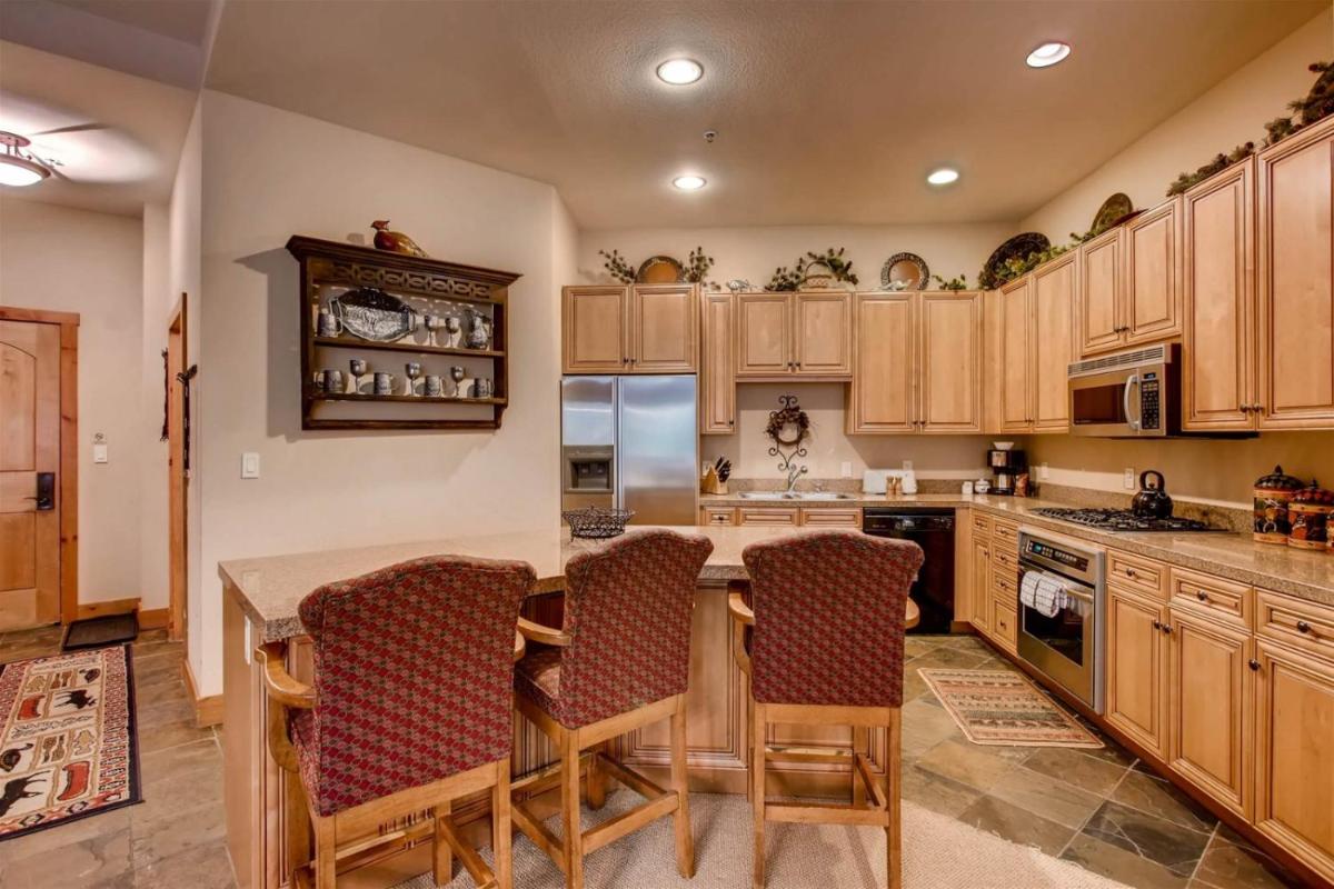 The Timbers on River Run 3 Bed Ski-in Ski-out Condo-Hot Tub Sauna Heated Pool! - image 5