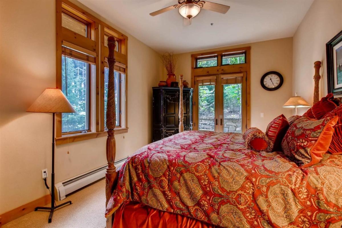The Timbers on River Run 3 Bed Ski-in Ski-out Condo-Hot Tub Sauna Heated Pool! - image 6